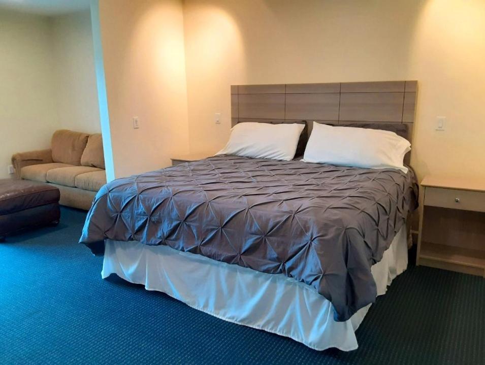 The Rivers Edge Motel LaBelle Экстерьер фото