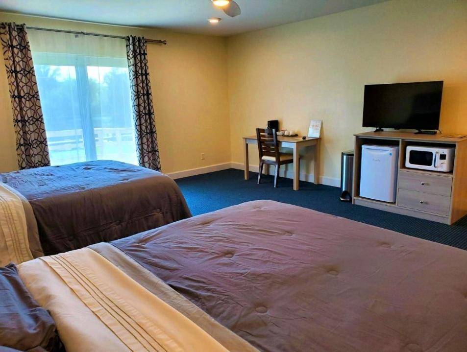 The Rivers Edge Motel LaBelle Экстерьер фото